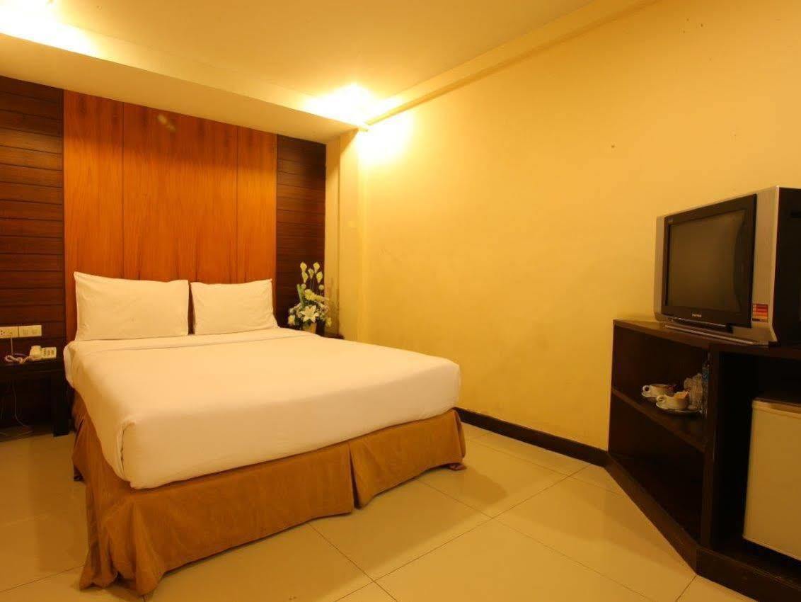 Tara Monte Hotel Bangkok Buitenkant foto